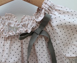 カーキのリボン