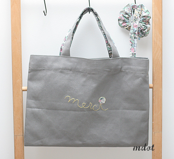 merci おけいこバッグのカーキ色